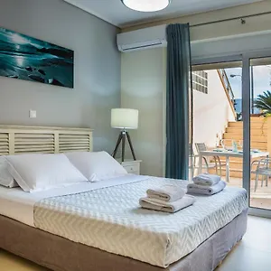 Apartment Lilly, With Communal Pool, 10 Meters From Sea, Sami (Kefalonia)